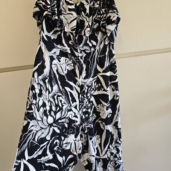 H and M black/ white floral jumpsuit, EUC, Sz. 8 - Picture 7 of 8
